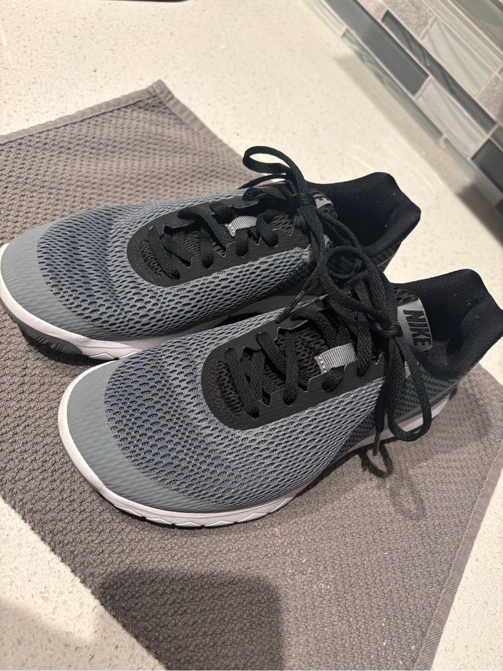 Nike Women’s Grey and Black Athletic Flex Experience RN6 Sneakers